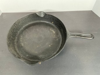 Griswold 710 N Cast Iron Pan - 9'