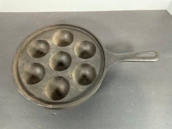 Griswold Cast Iron Egg Pan - 9 1/4'