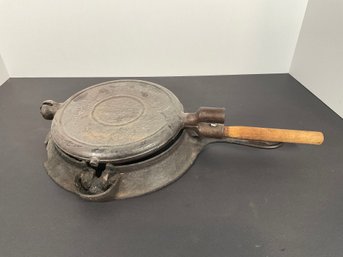 Griswold Waffle Iron - Early 1900's