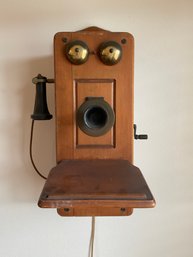 AM Radio (looks Like Old Phone)