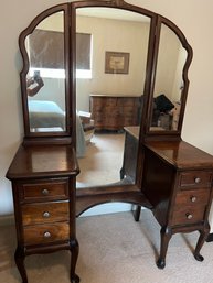 Late 1929s Solid Oak Vaninty With Original Mirrors