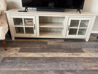 Farmhouse Glass Door Entertainment Stand