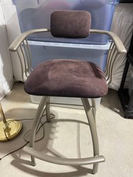 1 Counter Top Swivel Chair