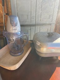 Kitchen Small Appliances Including A Ninja Blender And A Pampered Chef Baking Stone