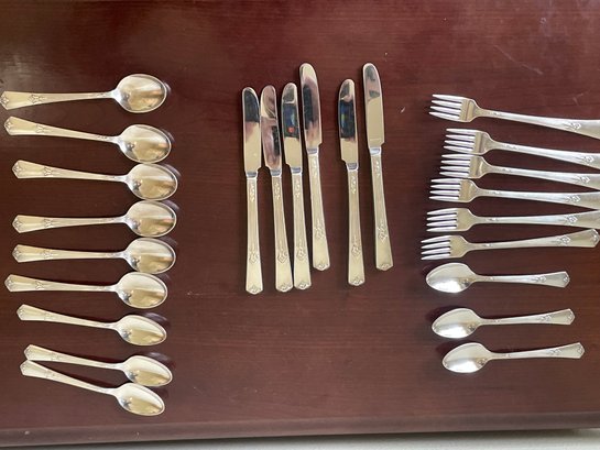 Set Of Vintage WM Rogers & Sons Silver Plate 'cadence 1932' Flatware S11
