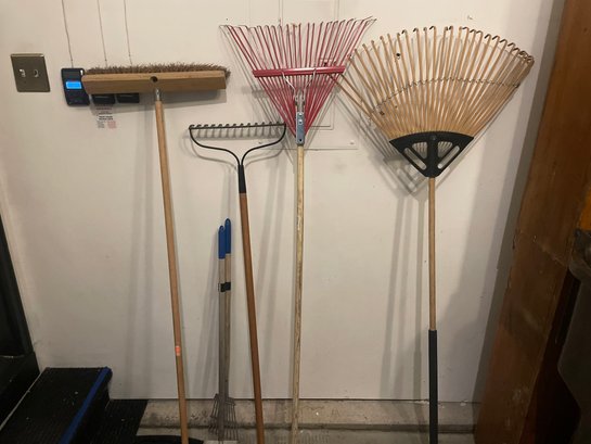 Raking/sweeping Tools G22
