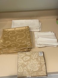 Lot Of Gold/white Dinner Napkins T61