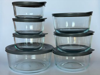 Set Of Pyrex Storage Containers