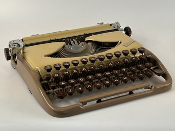 Vintage Groma Kolibri Manual Typewriter