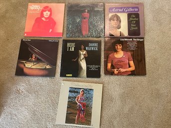 M32: Lot Of Vinyls By Female Artists Including Dionne Warwick, Helen Reddy, Roberta Flack, & Others M32