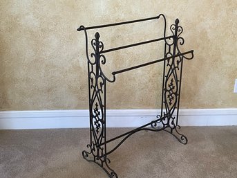 Forged Metal Quilt/blanket Rack With Nicely Detailed Sides B64