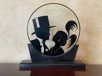 Vintage Silhouette Of Well Dressed Couple On Glass  F33