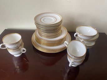 30 Piece Wedgwood 'Colonnade' Set K2