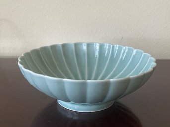 Porcelain Chrysanthemum Shaped Bowl K38