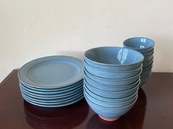 8 Place Settings Of Laurie Gates 'valencia Teal' Terracotta Dinnerware - Like New! K36