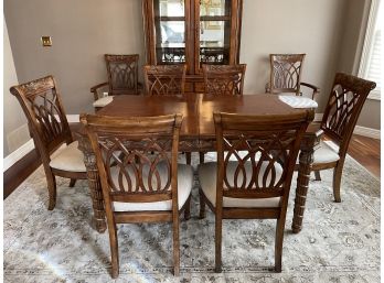 Exquisite Bassett Dining Table & 8 Chairs