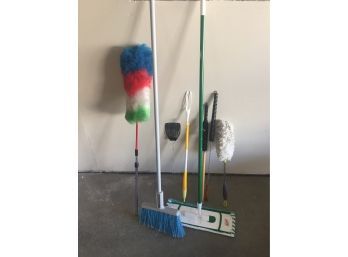 Lot Of House Cleaning/dusting Tools