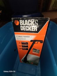 New Black And Decker 9' Grass Trimmer