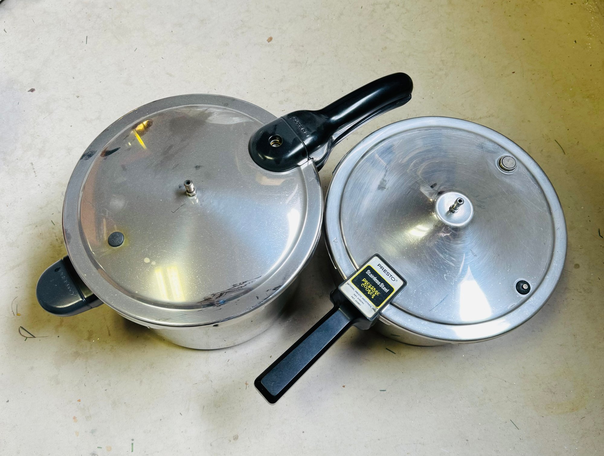 Two Presto Pressure Cookers With Manuals #174322 | Auctionninja.com