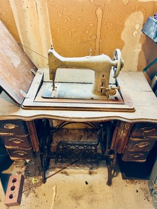 Vintage Minnesota Sewing Machine With Wood Collapsible Desk #174348 ...