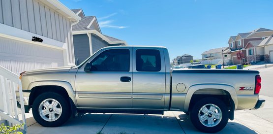 2006 Chevy Silverado Z71 Extended Cab Pickup Truck Gold W/225,026 Miles