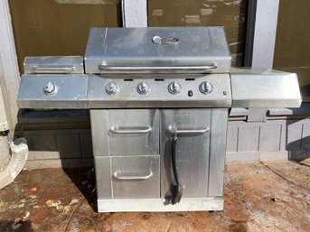 Char Broil Red Barbecue Grill Needs Cleaning