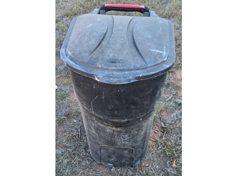 Rubbermaid Roughneck Trash Can