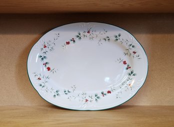 Pfaltzgraff Winterberry Collection Stoneware Oval Platter