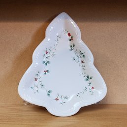 Pfaltzgraff Winterberry Collection Stoneware Decorative Plate