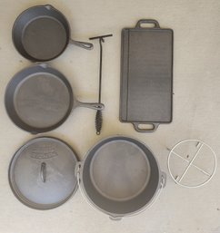 Wenzel 7 Piece Cast Iron Cooking Set With Totes Including Dutch Oven, Griddle, And Mor