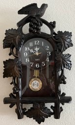 Plastic Bird And Grapevine Quartz Clock With Pendulum  (tested)