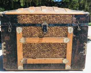 Vintage Trunk With Compartments