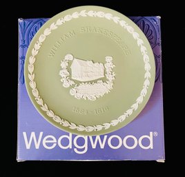 Wedgwood GREEN Jasperware WILLIAM SHAKESPEARE PLATE STRATFORD HOME