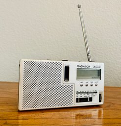 Magnavox 303 Quartz Clock Radio