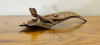Lizard On Leaf Gold Accent Statue