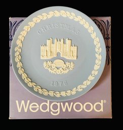 Wedgwood Blue Jasperware 1976 Annual Christmas Plate Hampton Court, England, Royal Palace