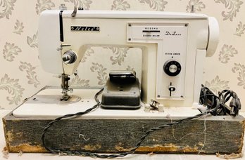 Vintage Nelco Deluxe  Sewing Machine