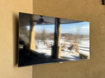 50 Inch Samsung 4K Crystal UHD HDR Smart TV  With Wall Arm Mount