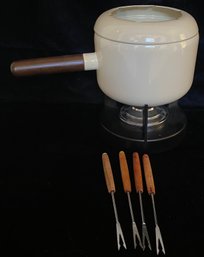 Fondue Pot With Four Skewers