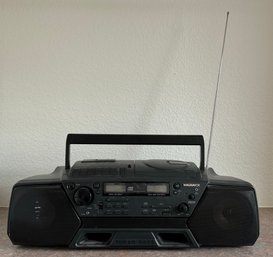 Magnavox Turbo Bass Radio
