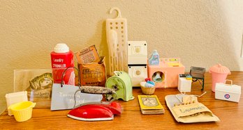 Assorted Lot Of Vintage Laundry Items, Including Toy Washing Machine, Toy Wash Basin, Clothes Line Reel & More