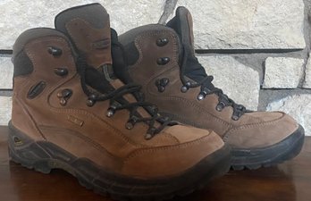 Lowa's Women's Hiking Boots Size 9