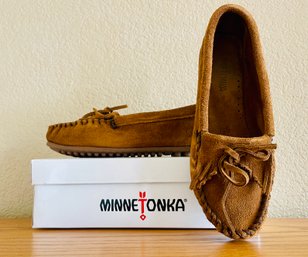 Minne Tonka Womens Kilty Dusty Brown Moccasins Size 8.5