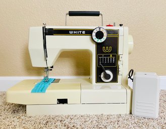 White Sewing Machine Co White Model 999 Precision Built Zigzag Sewing Machine