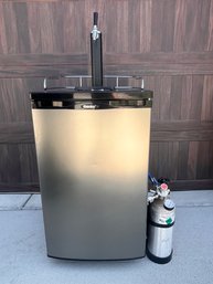 Danby Kegerator With 5# CO2 Tank 1 Of 2