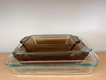Six Pieces Of Glass Bakeware - Including FireKing And Anchor Hocking