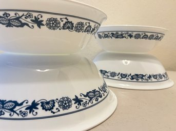 Corelle Set Of 4 Bowls - Old Town Blue Pattern