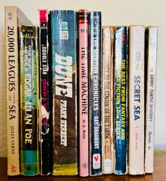 Various Science Fiction And Fantasy Paperbacks Including Vintage Dune And Martian Chronicles