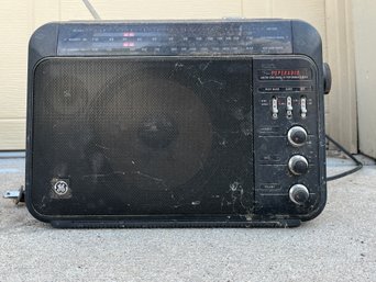 Vintage General Electric Long Range Superadio