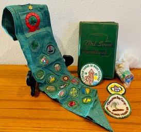 Lot Of Vintage Girl Scout Badges And Pins